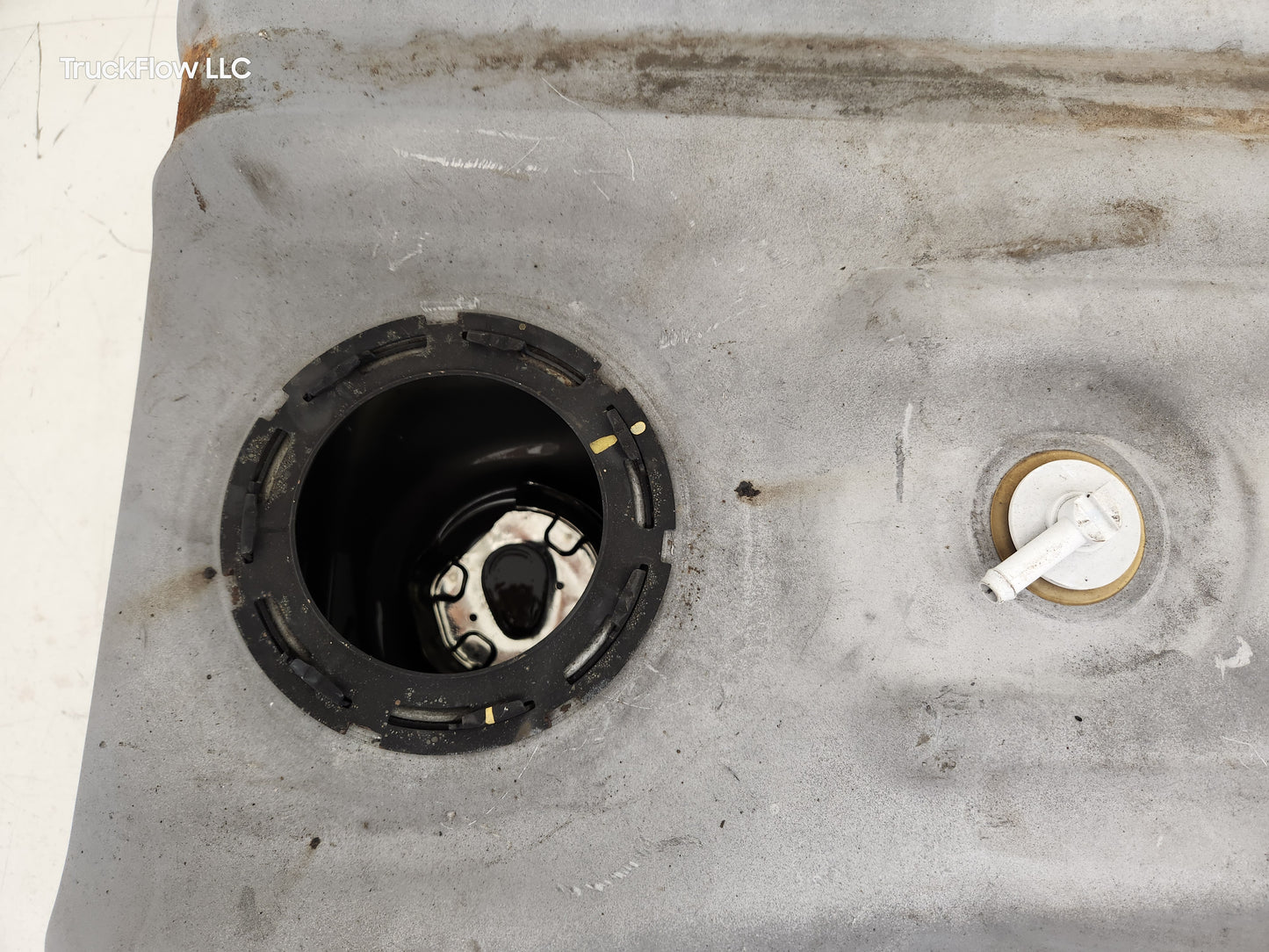 2011-2016 Ford F450 F550 Super Duty 6.7L Diesel Fuel REAR Tank Narrow Frame 40 Gal