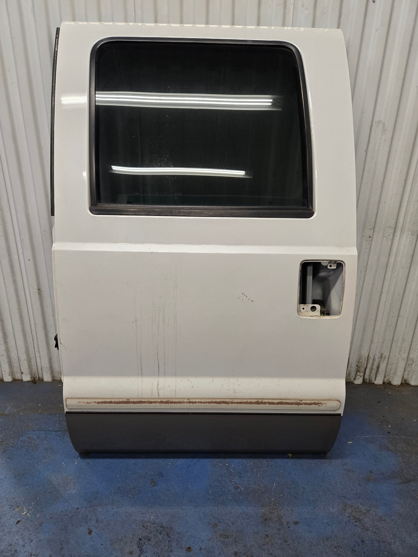 2011 2012 F250-F550 Super Duty Left Rear Crew Cab Door w/ Power Window Paint Codes (UG) Pearl White (LQ) Pale Adobe Metallic