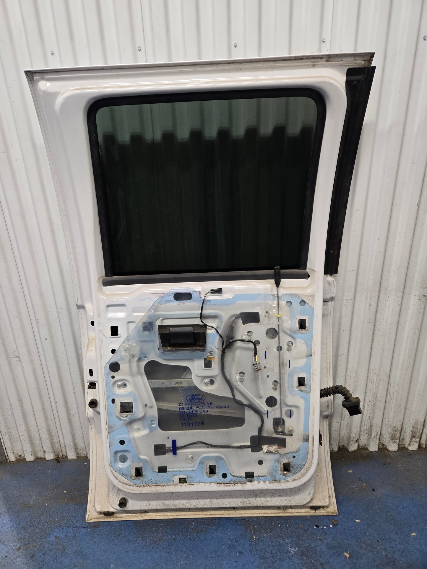 2011 2012 F250-F550 Super Duty Left Rear Crew Cab Door w/ Power Window Paint Codes (UG) Pearl White (LQ) Pale Adobe Metallic