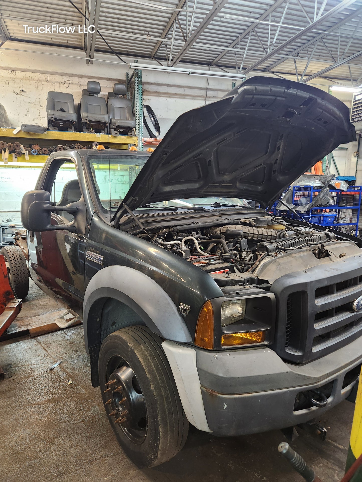 2007 Ford F450 XL 6.8L V10 5R110 4x4 REGULAR CAB, CAB AND CHASSIS, (60" Cab to Axle)