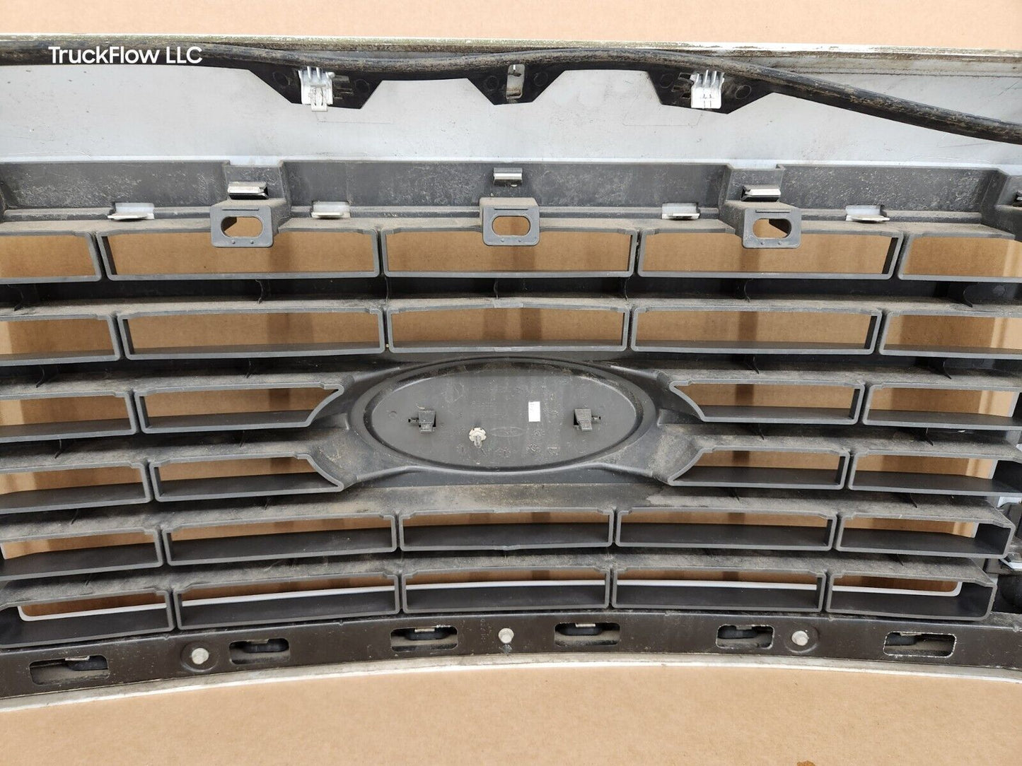 2008-2010 FORD F250 F350 Super Duty Fx4 Painted White Grille with Emblem OEM