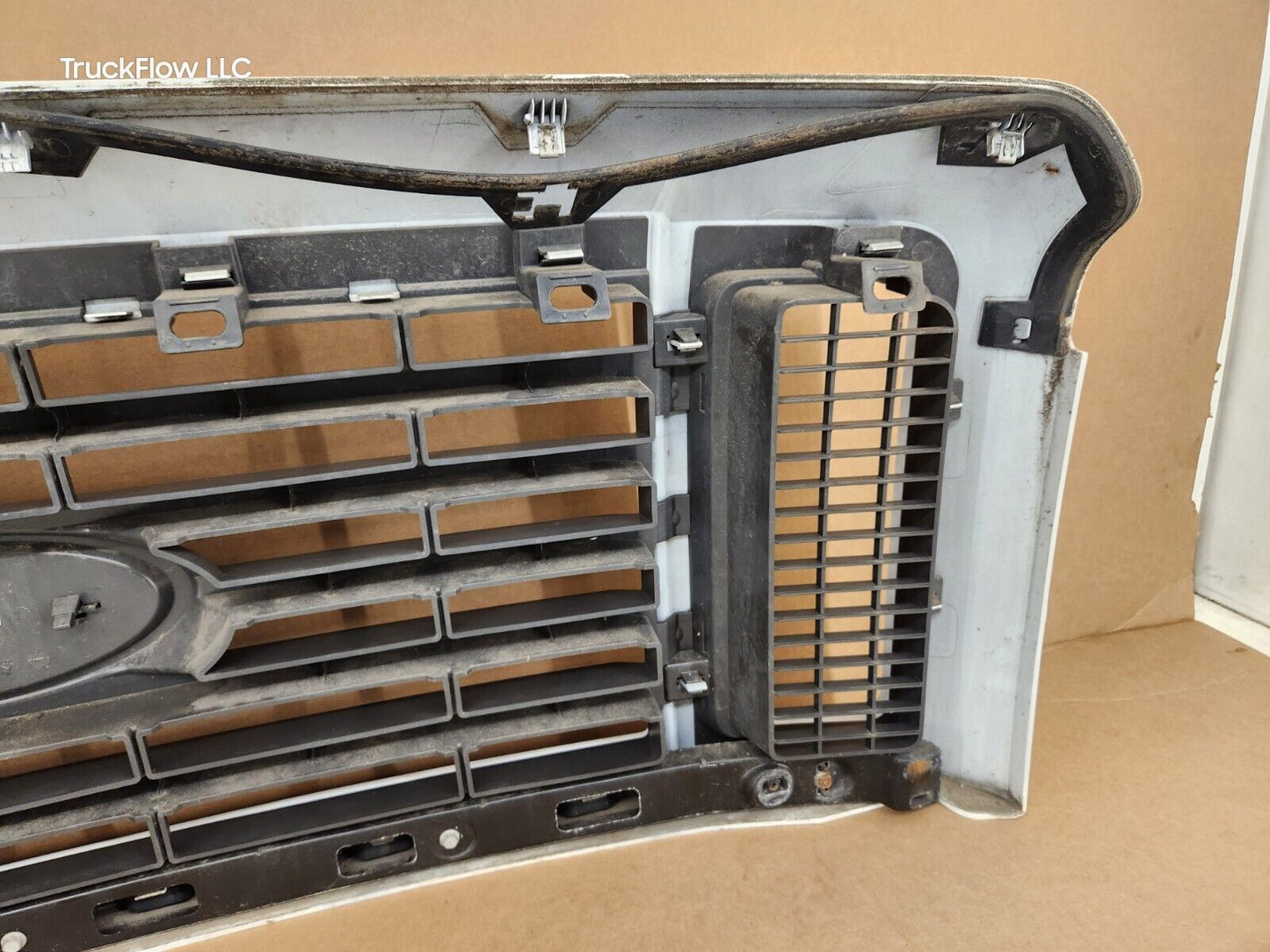 2008-2010 FORD F250 F350 Super Duty Fx4 Painted White Grille with Emblem OEM