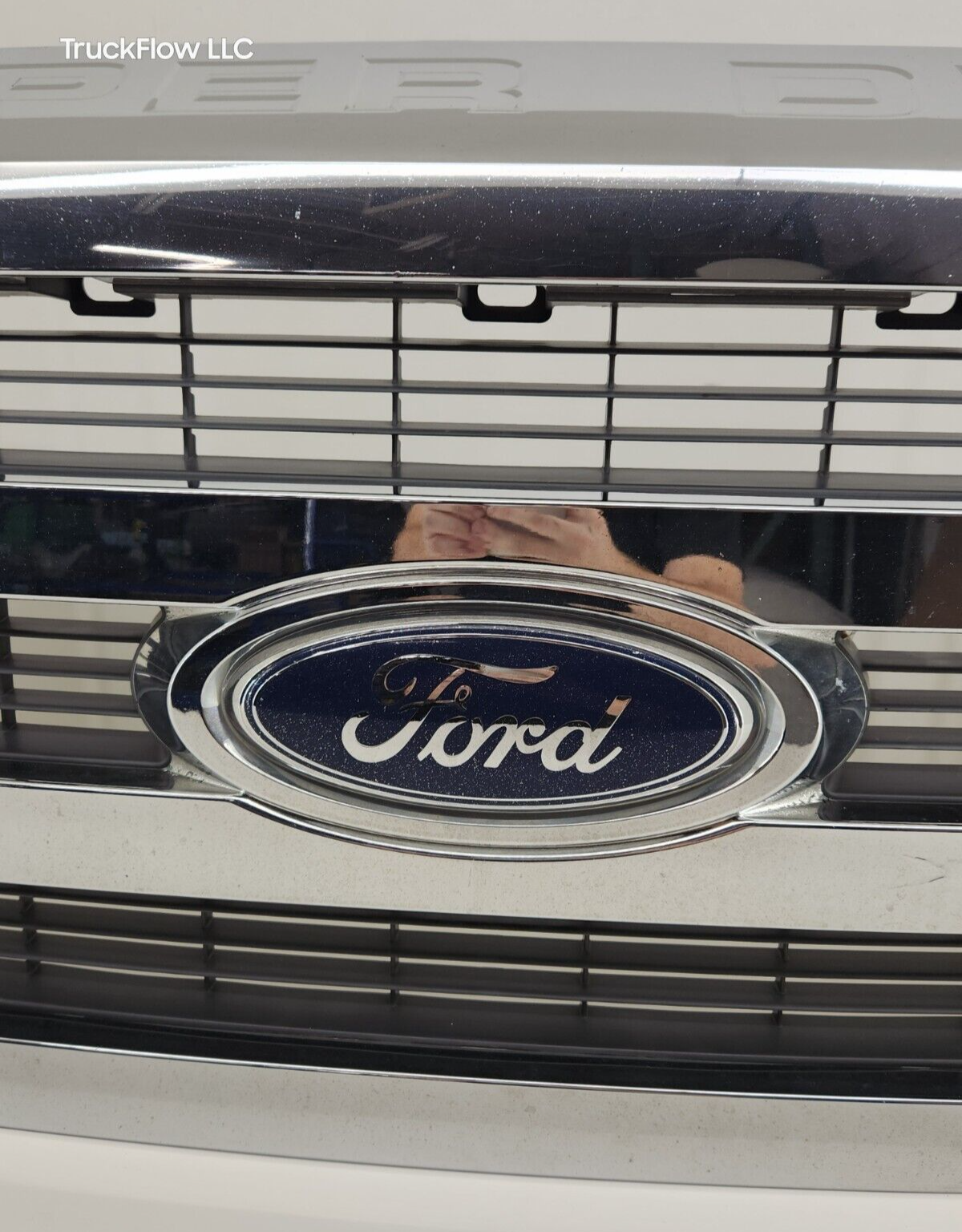 2008-2010 FORD F250-F550 SD XLT CHROME Front Grille Grill Emblem Logo Used OEM