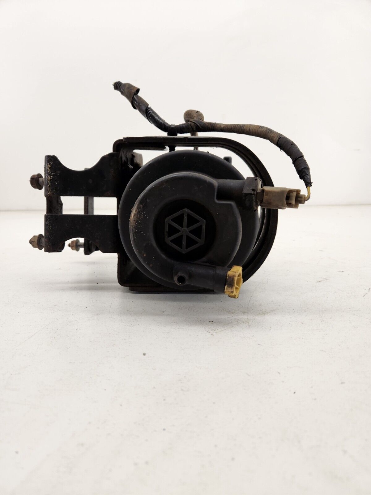11-16 Ford Super Duty 6.7L Diesel Primary Fuel Filter Pump & Bracket