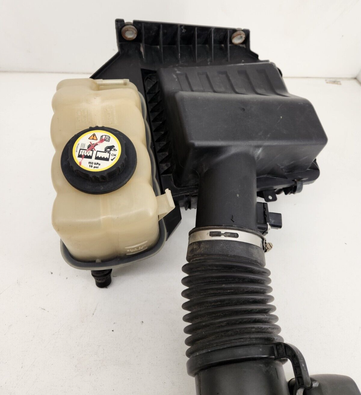 11-16 Ford F250 6.2L Air Intake Filter Housing Box w/Coolant Reservoir with hose