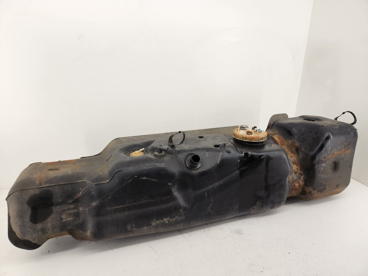 2003 Dodge Ram 2500 Cummins 5.9L Diesel Fuel Tank crew cab long bed