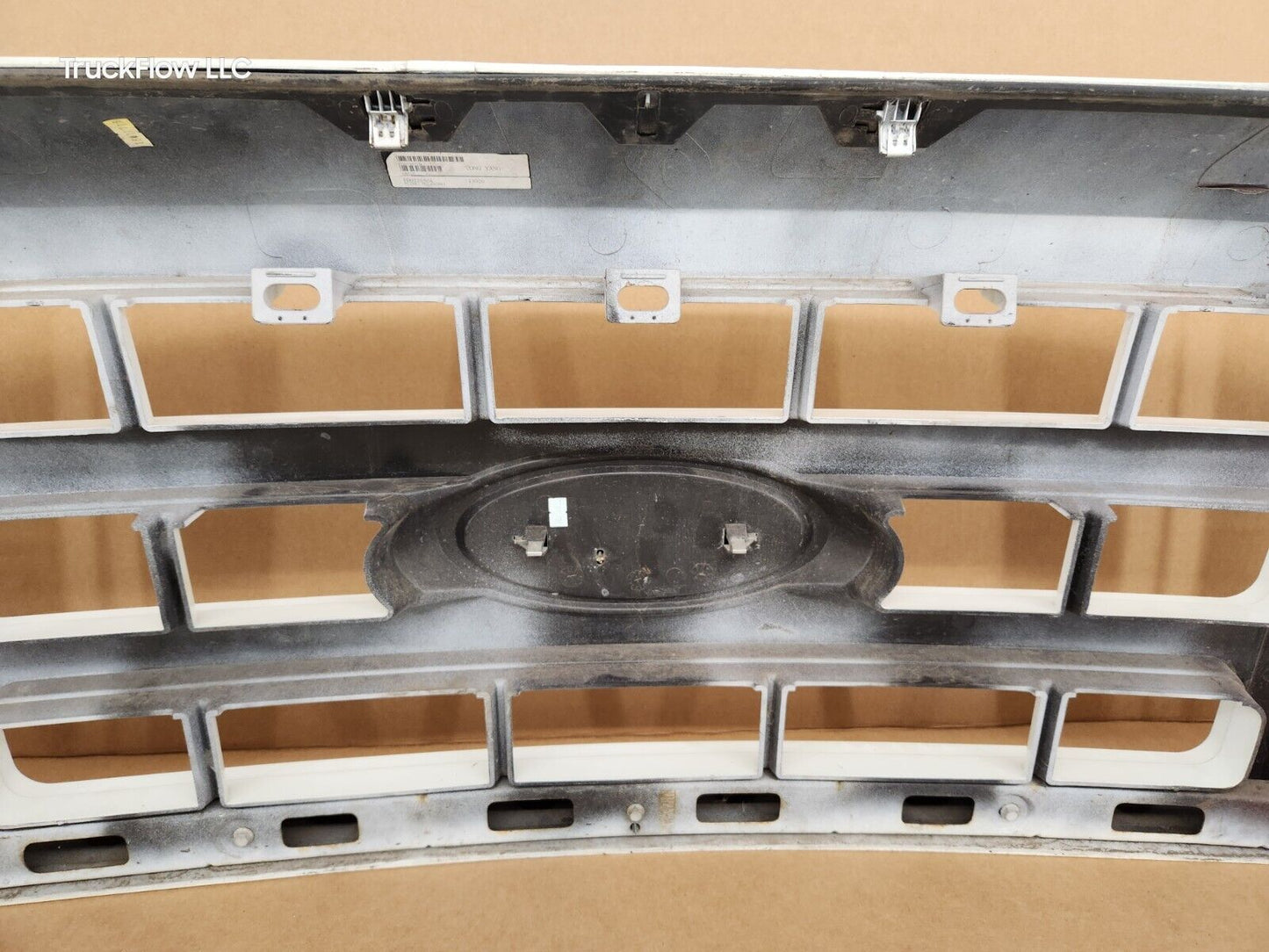 2008-2010 FORD F250 F350 Super Duty Painted White Grille with Emblem
