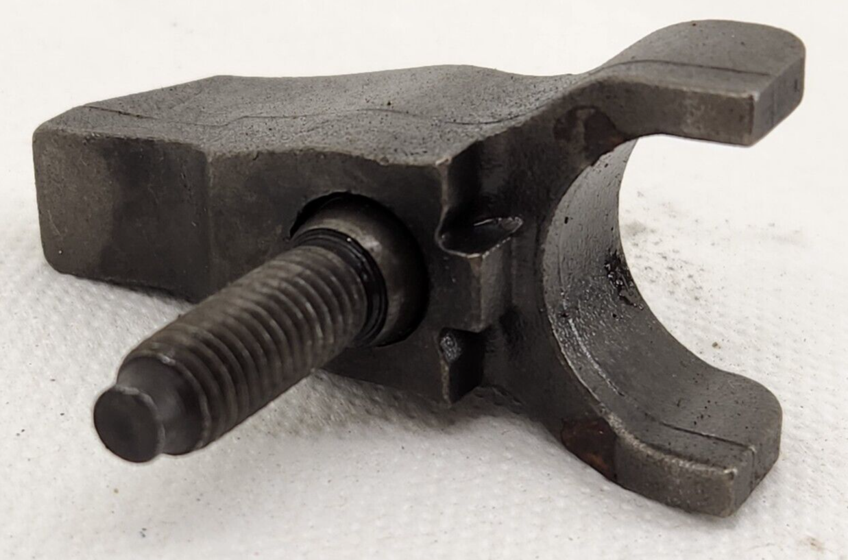 03 04 Ford F350 F450 Early 6.0 Powerstroke Fuel injector hold down retainer T40