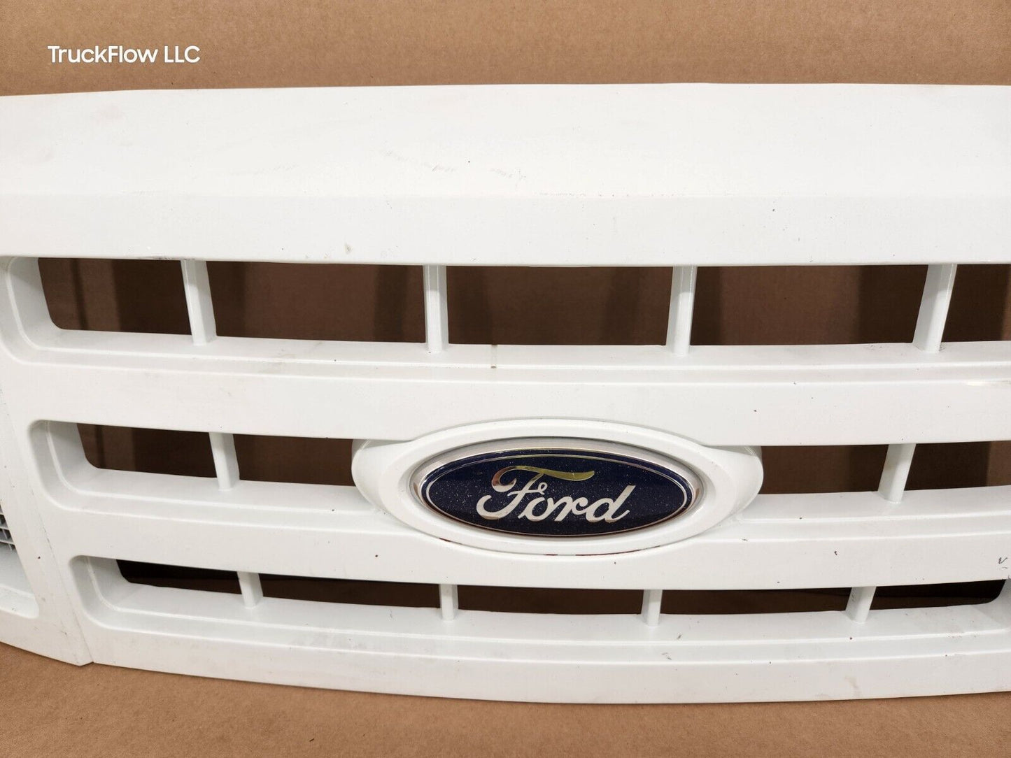 2008-2010 FORD F250 F350 Super Duty Painted White Grille with Emblem