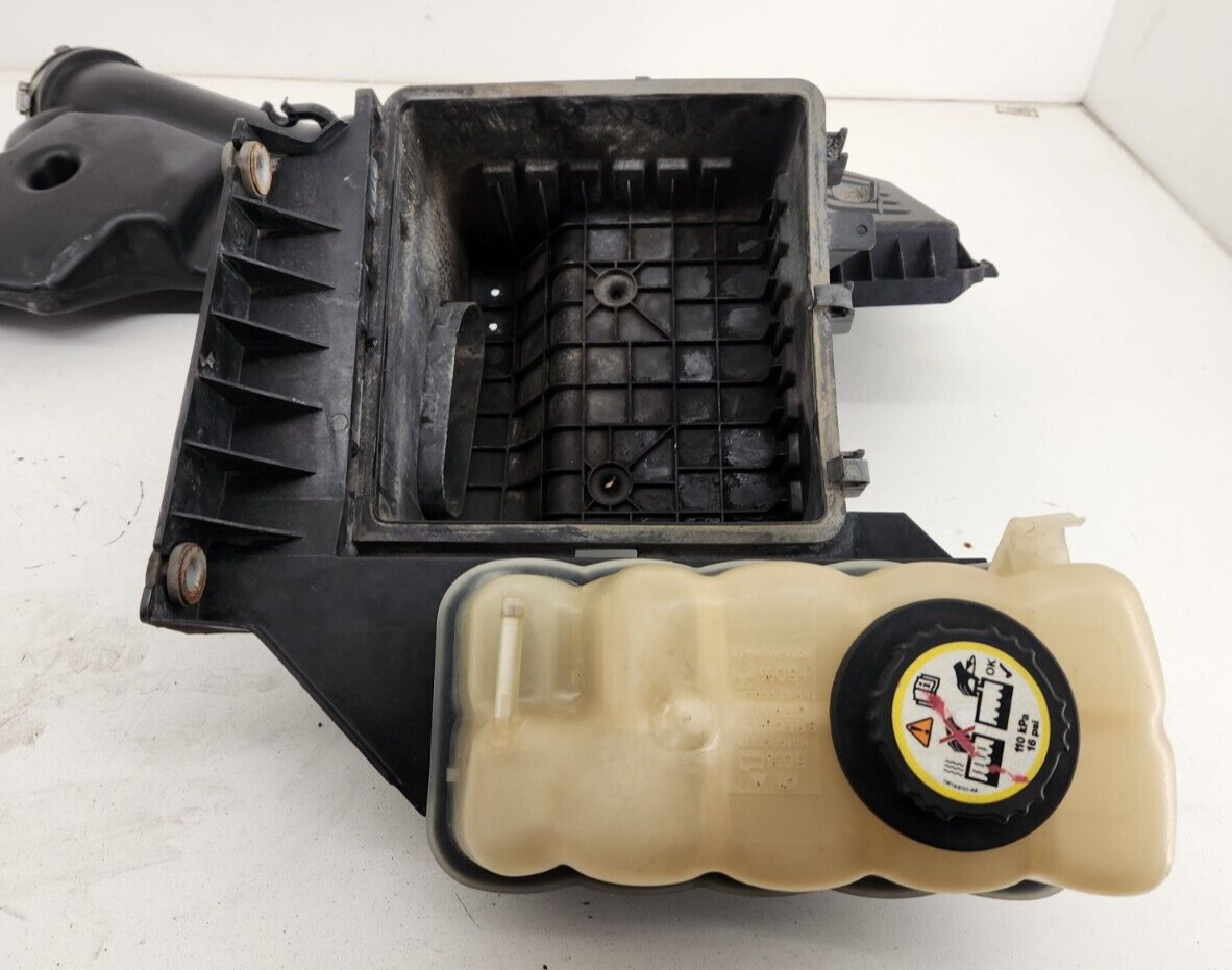 11-16 Ford F250 6.2L Air Intake Filter Housing Box w/Coolant Reservoir with hose