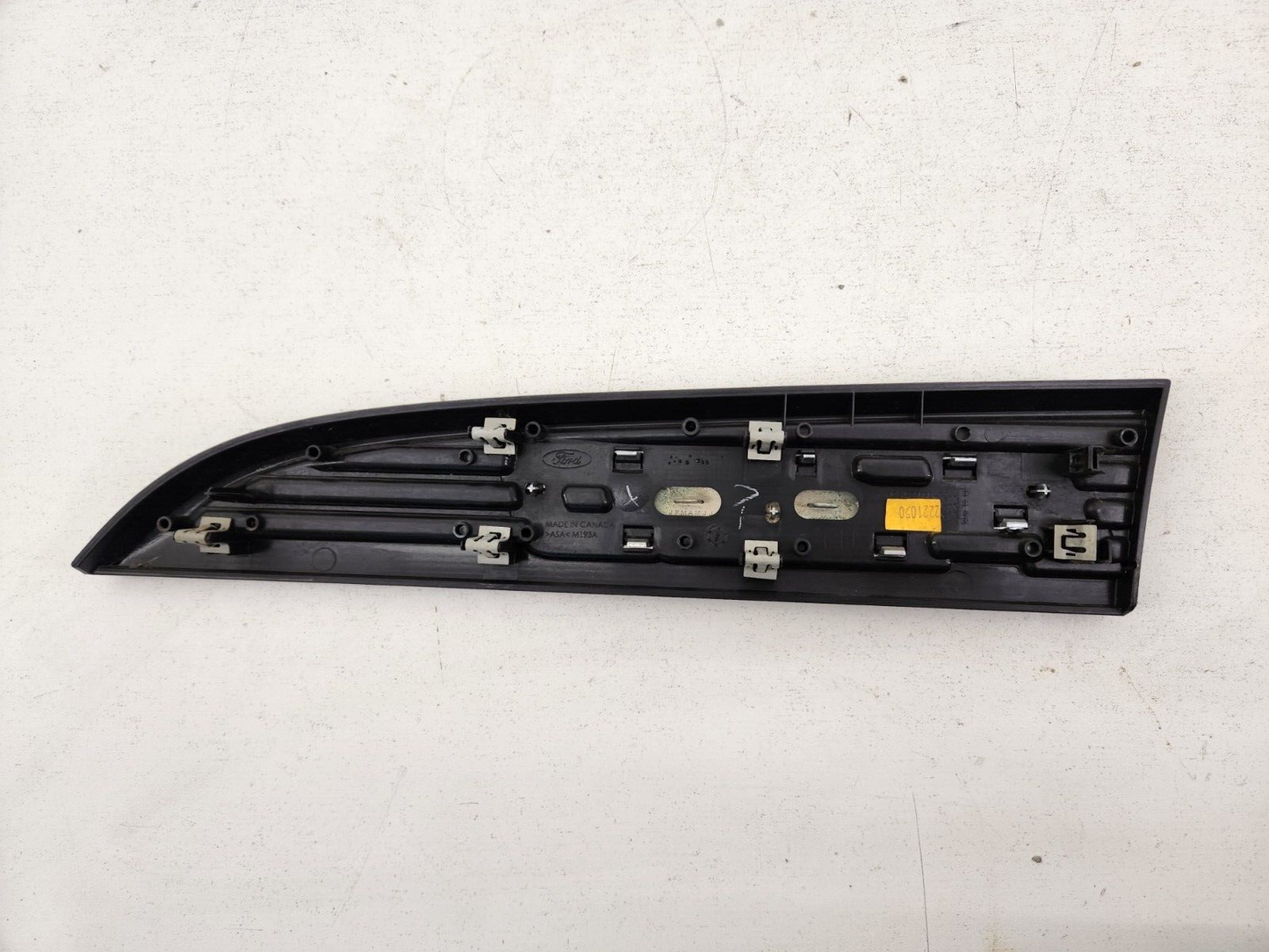 2011-2016 FORD F350 Super Duty XL RH Side Fender Emblem OEM