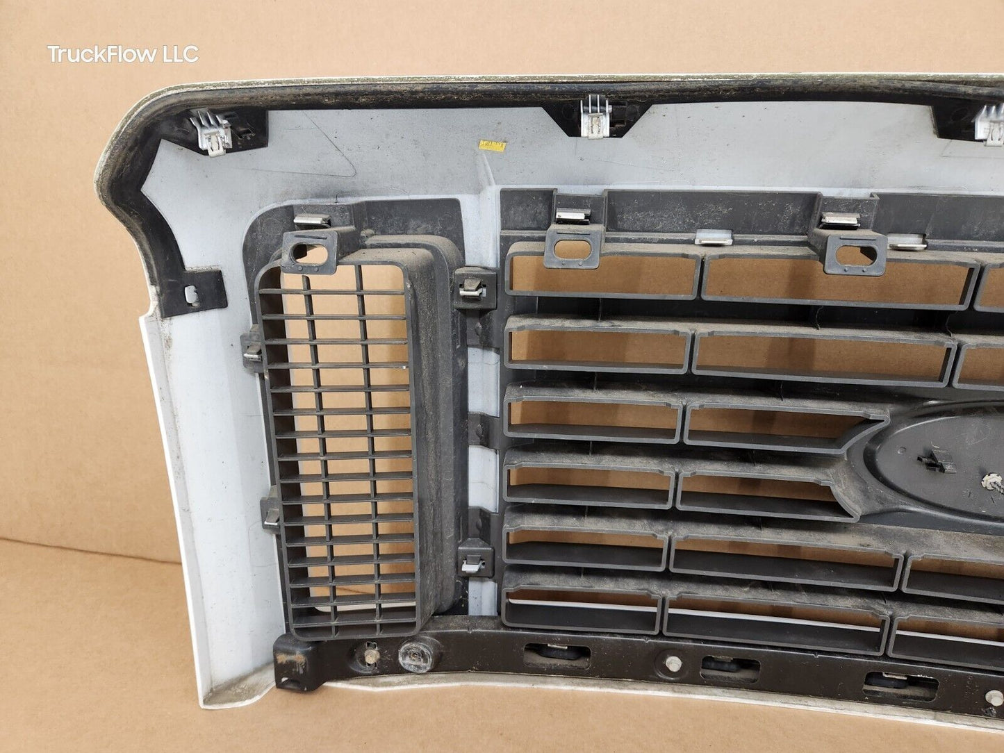 2008-2010 FORD F250 F350 Super Duty Fx4 Painted White Grille with Emblem OEM