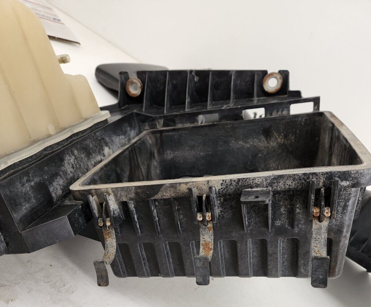 11-16 Ford F250 6.2L Air Intake Filter Housing Box w/Coolant Reservoir with hose