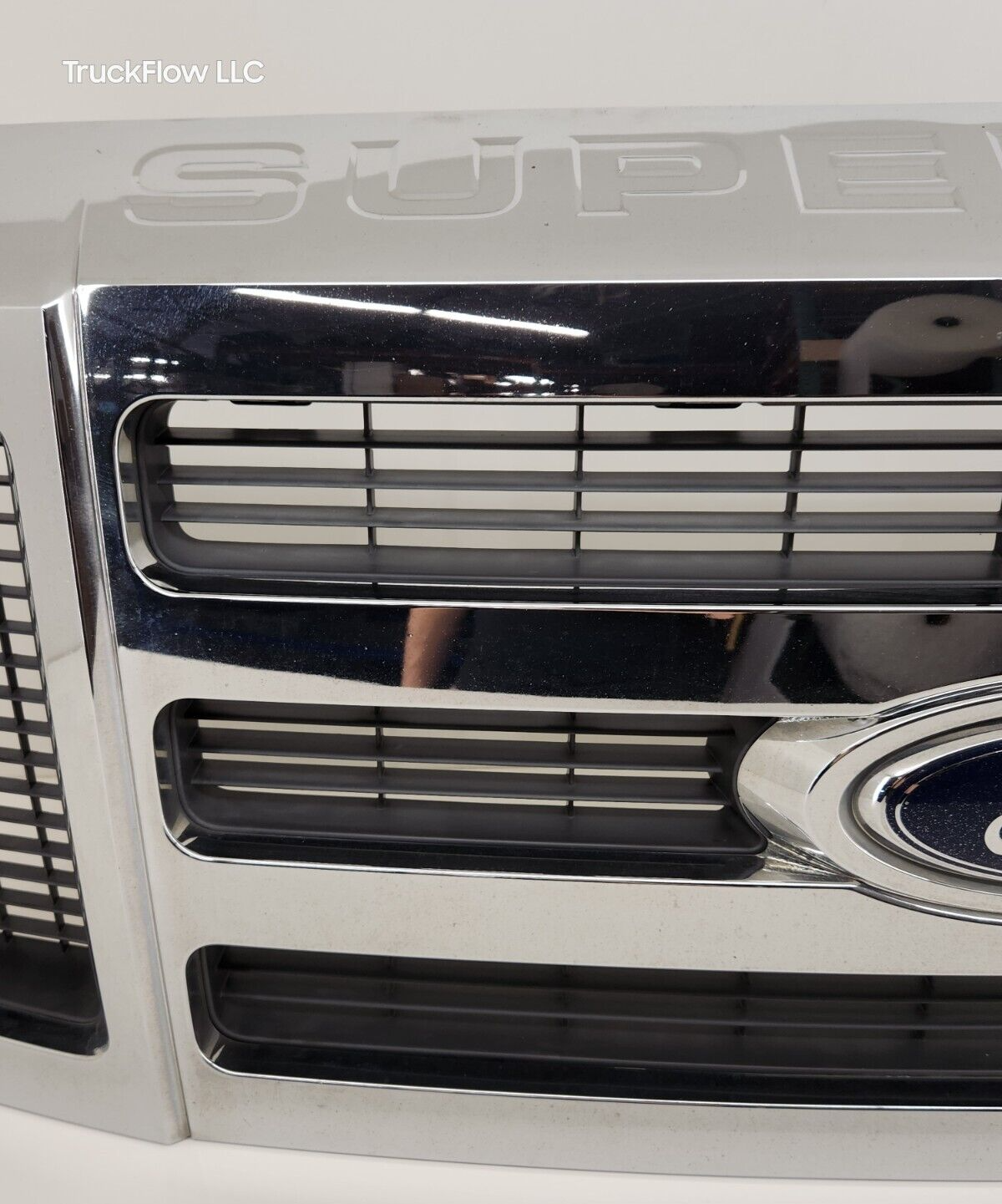 2008-2010 FORD F250-F550 SD XLT CHROME Front Grille Grill Emblem Logo Used OEM