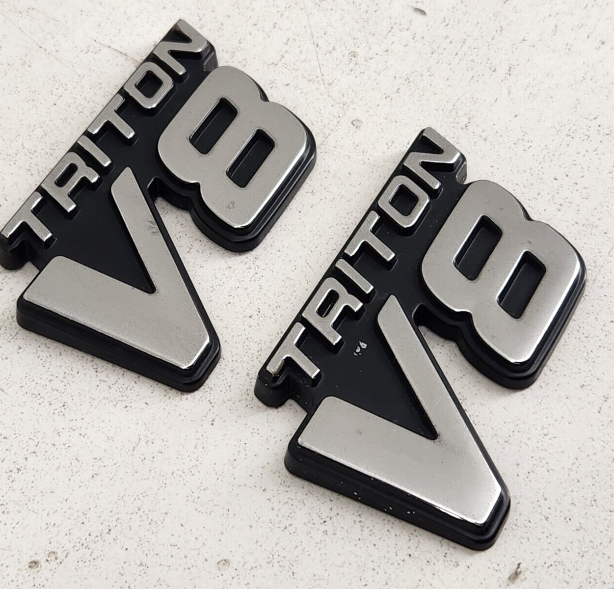 99-04 FORD F250 F350 SUPER DUTY TRITON V8 *PAIR* SIDE FENDER EMBLEM BADGE OEM