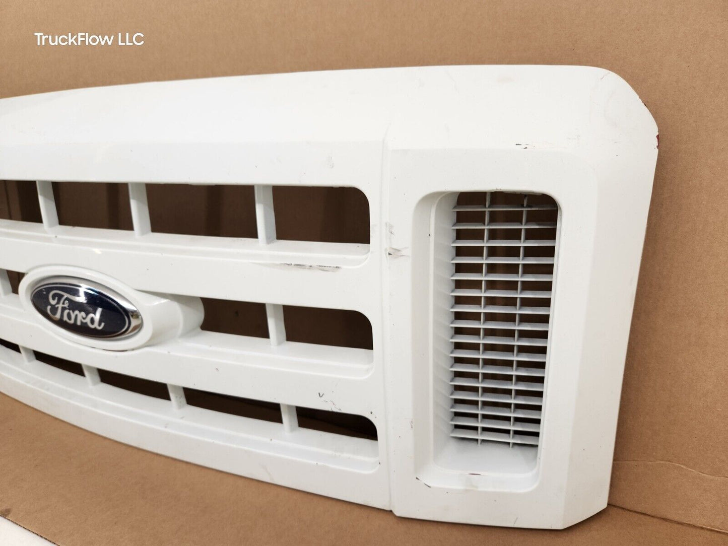 2008-2010 FORD F250 F350 Super Duty Painted White Grille with Emblem