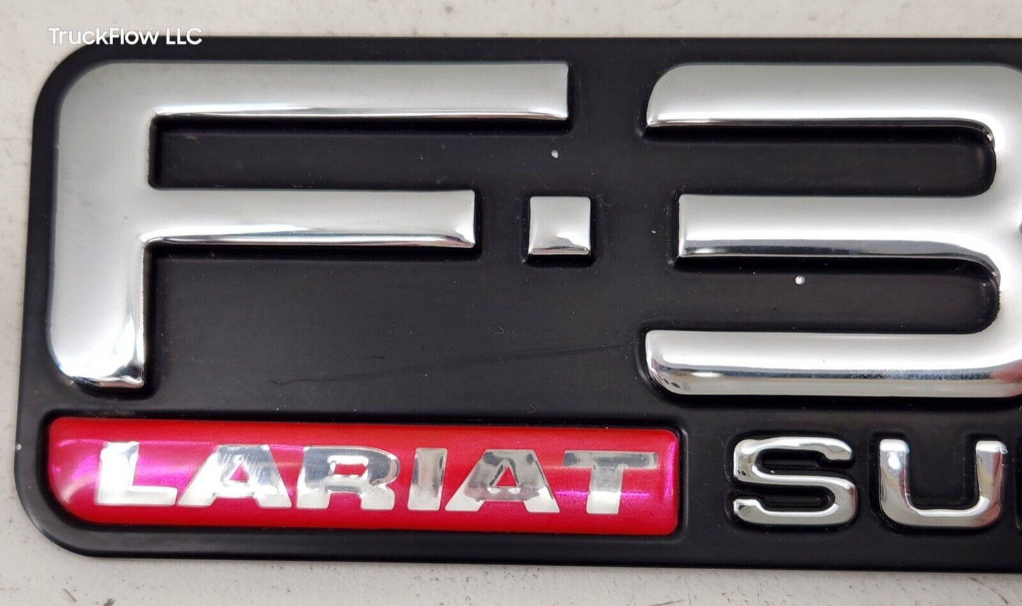 1997-2004 FORD F350 LARIAT SUPER DUTY SIDE FENDER EMBLEM LOGO BADGE OEM