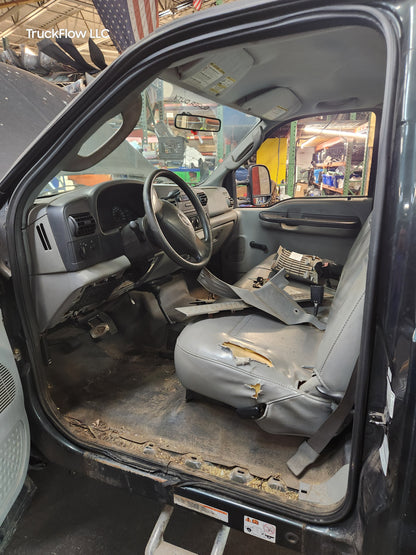 2007 Ford F450 XL 6.8L V10 5R110 4x4 REGULAR CAB, CAB AND CHASSIS, (60" Cab to Axle)