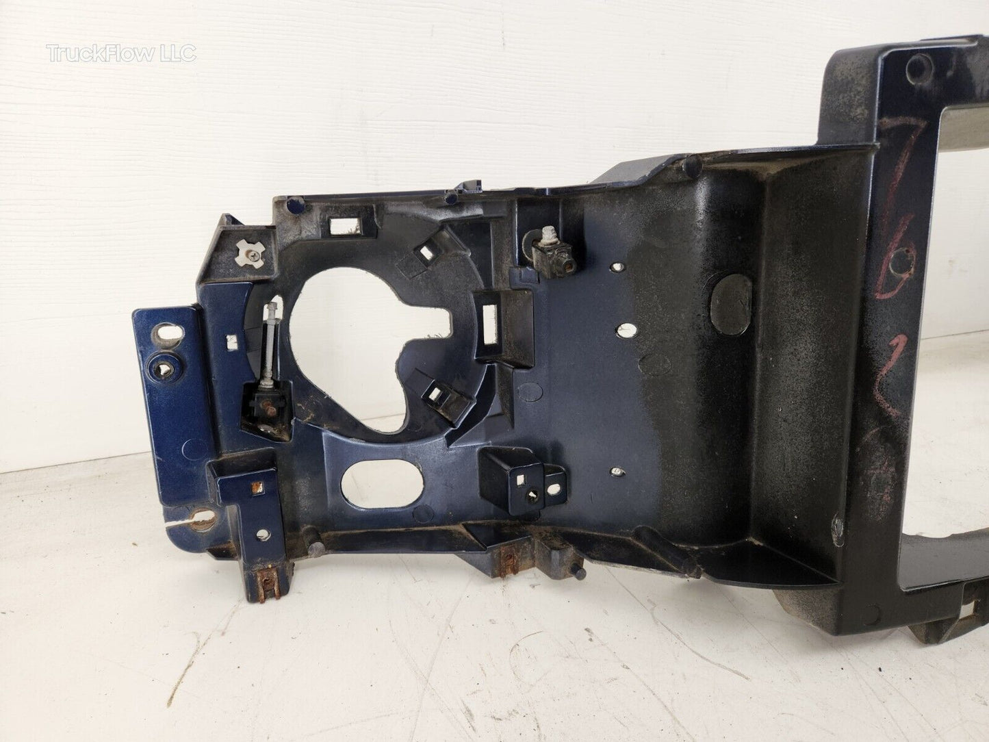 99-04 FORD F250 F550 Super Duty HEADER PANEL SUPPORT MOUNT ASSEMBLY OEM