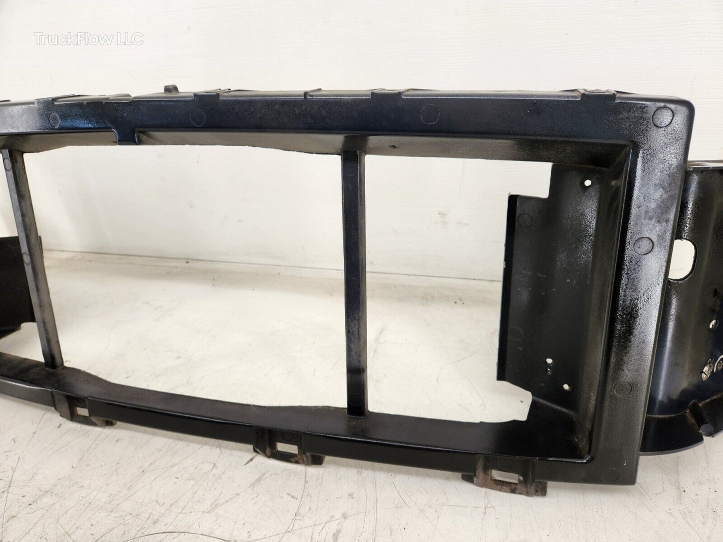 99-04 FORD F250 F550 Super Duty HEADER PANEL SUPPORT MOUNT ASSEMBLY OEM