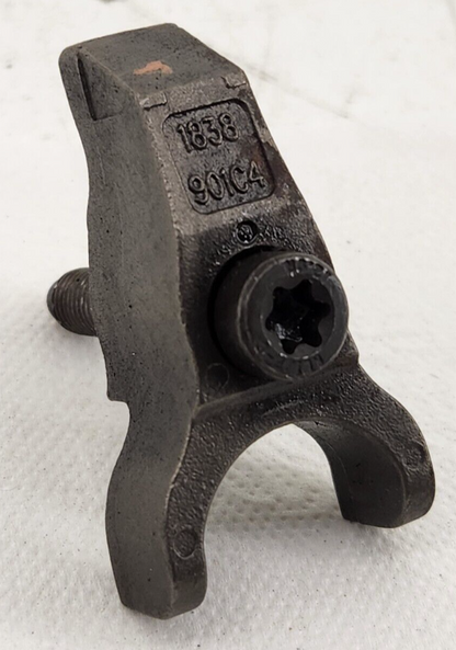 03 04 Ford F350 F450 Early 6.0 Powerstroke Fuel injector hold down retainer T40
