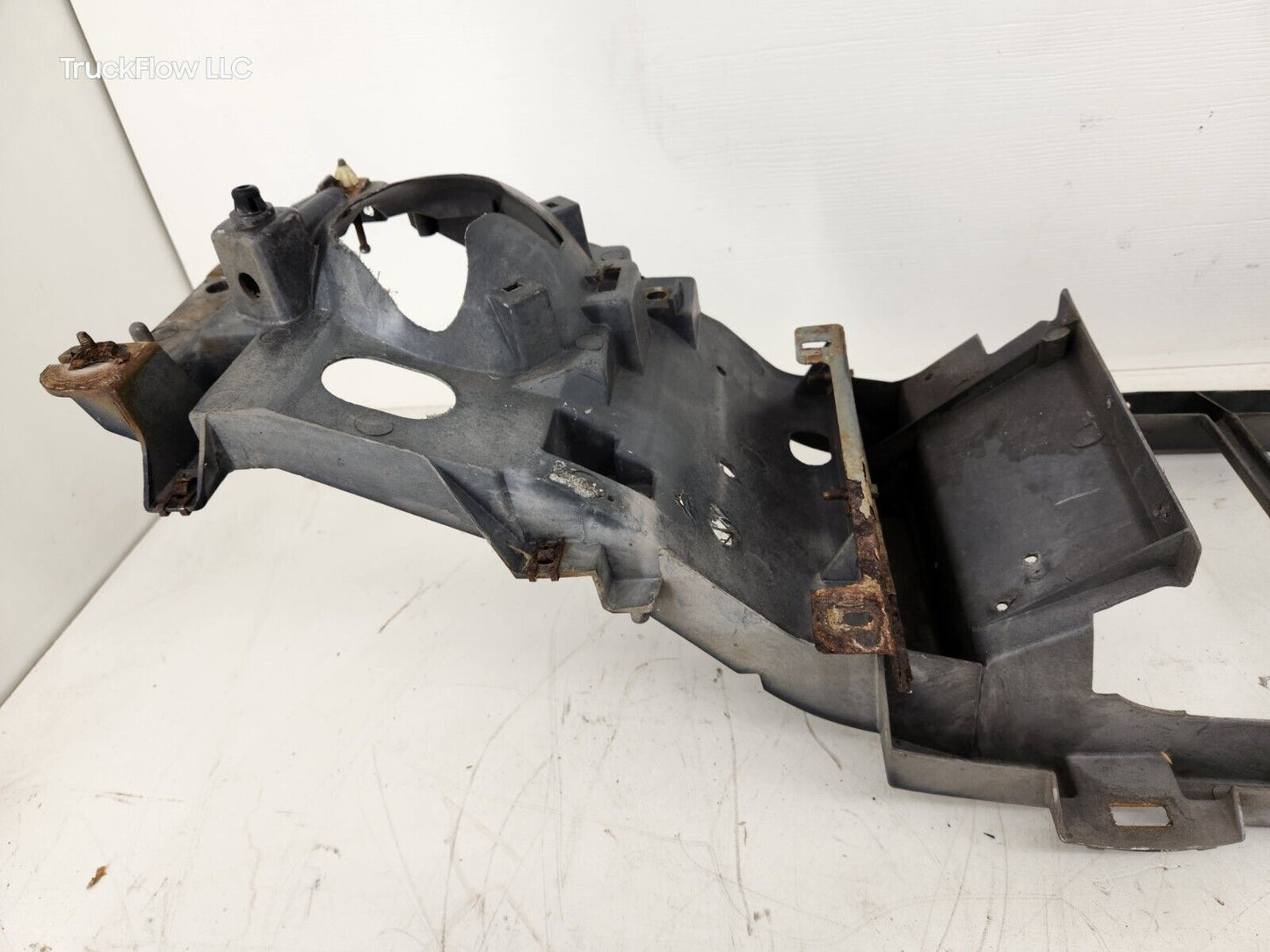 99-04 FORD F250 F550 Super Duty HEADER PANEL SUPPORT MOUNT ASSEMBLY OEM