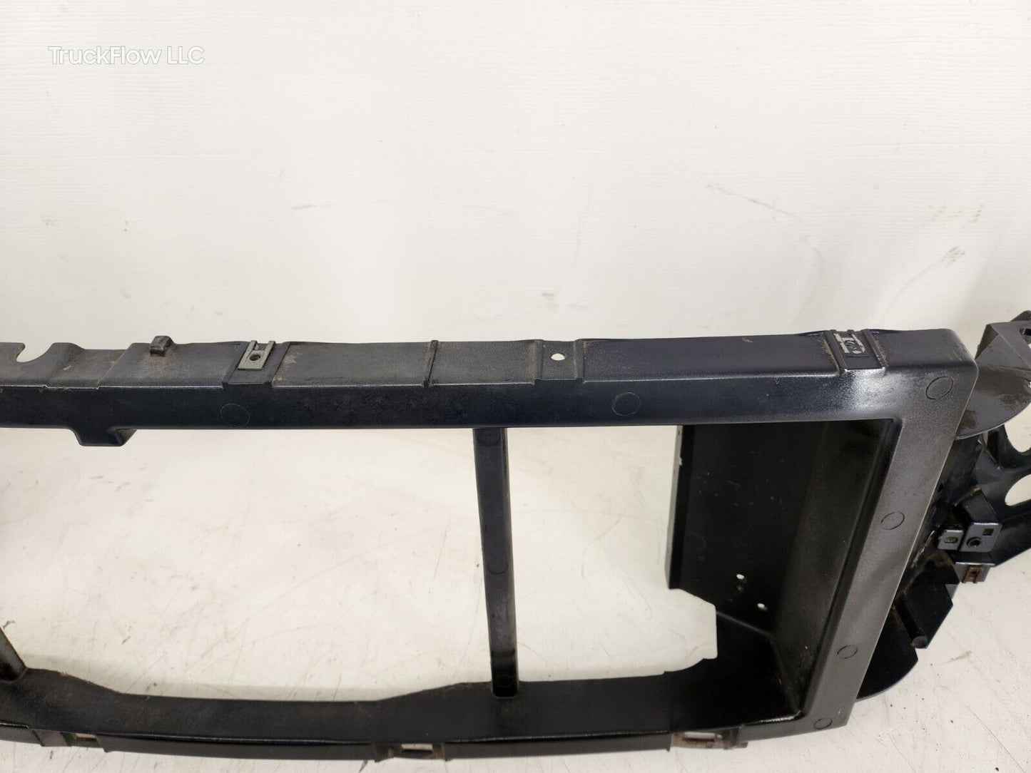 99-04 FORD F250 F550 Super Duty HEADER PANEL SUPPORT MOUNT ASSEMBLY OEM