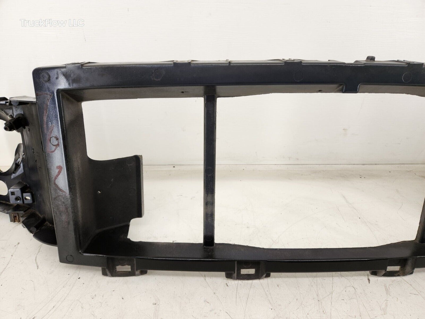 99-04 FORD F250 F550 Super Duty HEADER PANEL SUPPORT MOUNT ASSEMBLY OEM