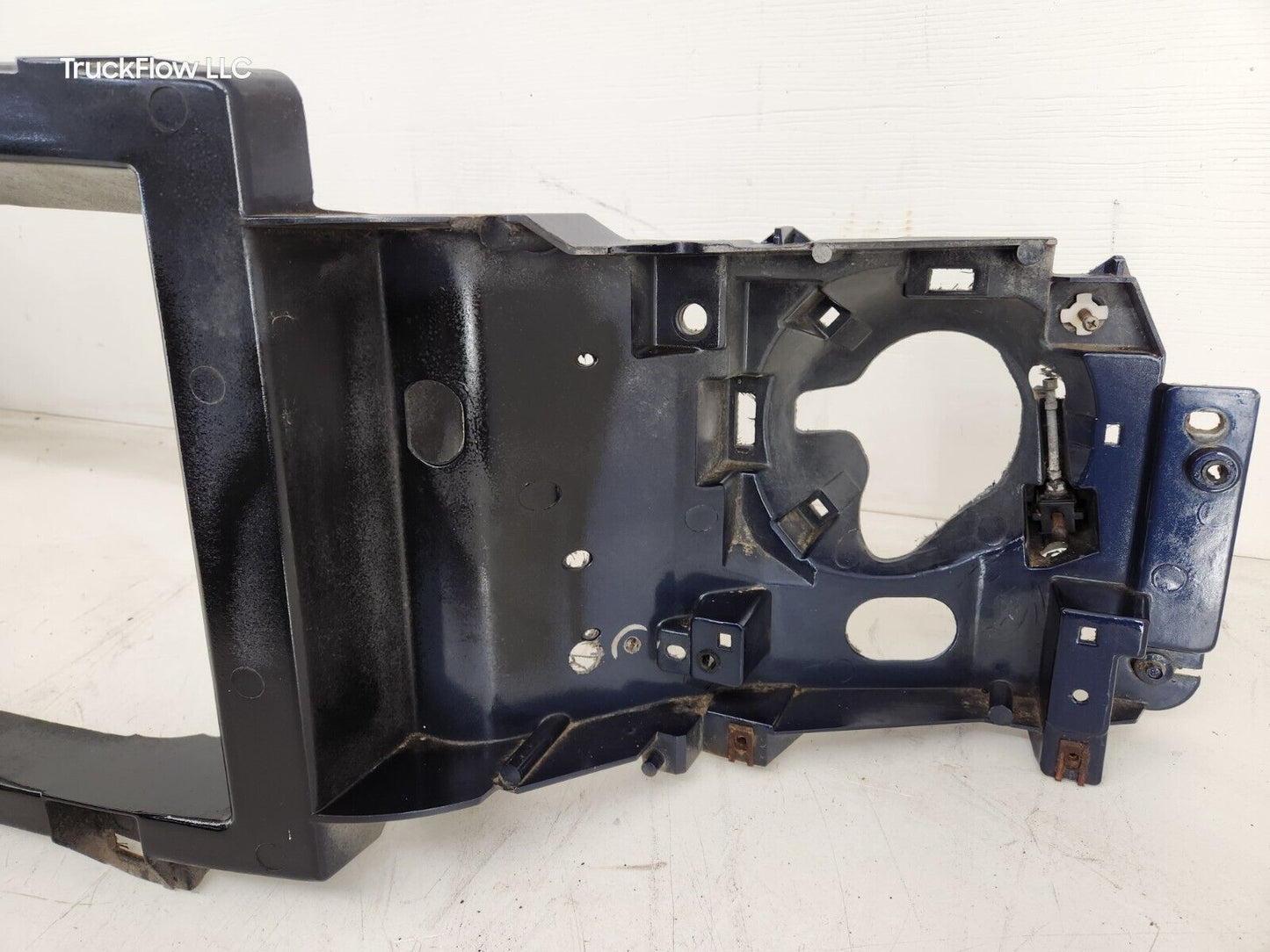 99-04 FORD F250 F550 Super Duty HEADER PANEL SUPPORT MOUNT ASSEMBLY OEM