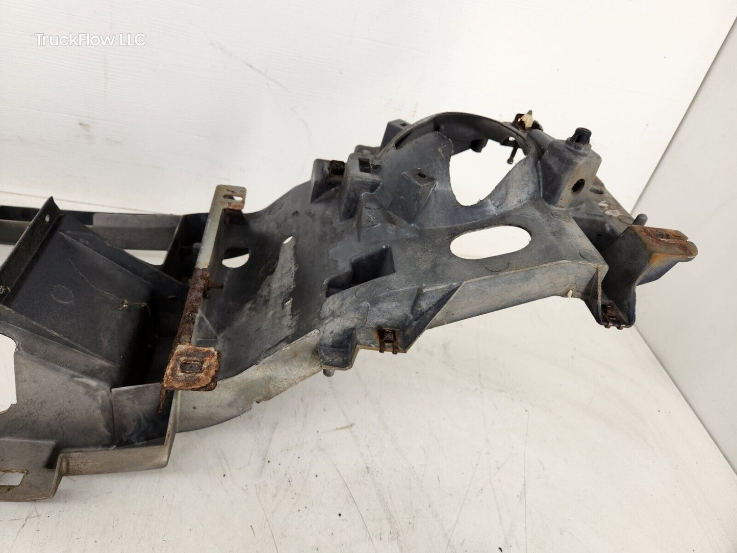 99-04 FORD F250 F550 Super Duty HEADER PANEL SUPPORT MOUNT ASSEMBLY OEM